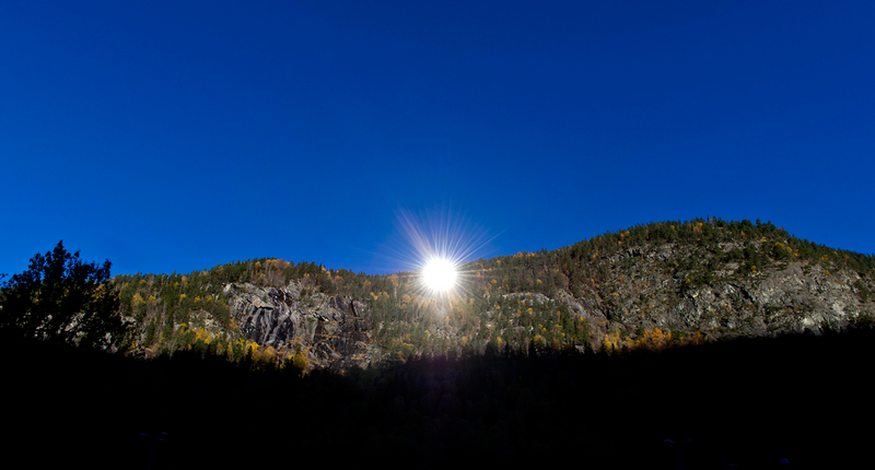 Illustration for article titled This Town's Hilltop Mirrors Light It Up With Second-Hand Sunshine